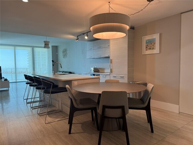 Foto del edificio - 650 NE 32nd St