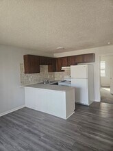 Building Photo - 415 Green Valley Dr