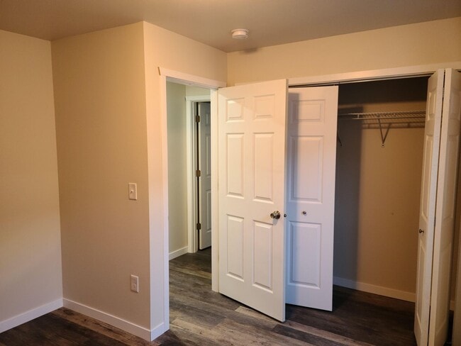 Building Photo - 3 Bedroom Duplex
