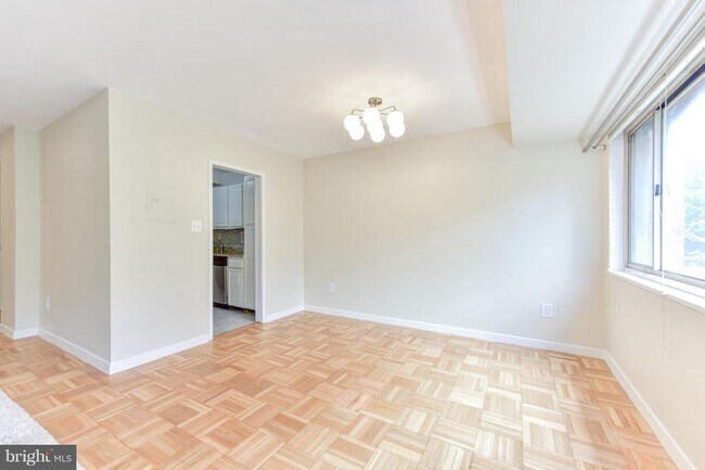 Foto del edificio - 3900 Tunlaw Rd NW