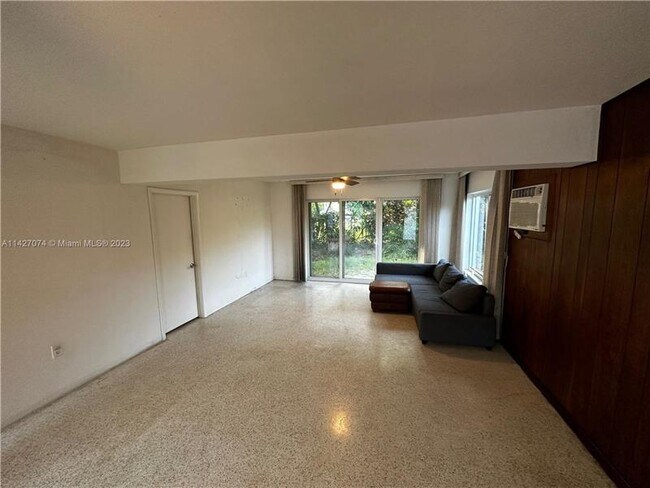 Building Photo - 1145 NE 183rd St