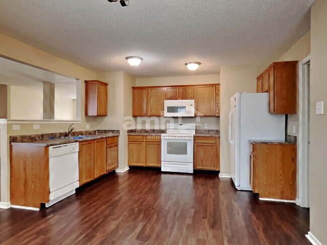 Building Photo - 10914 Cyrus Drive