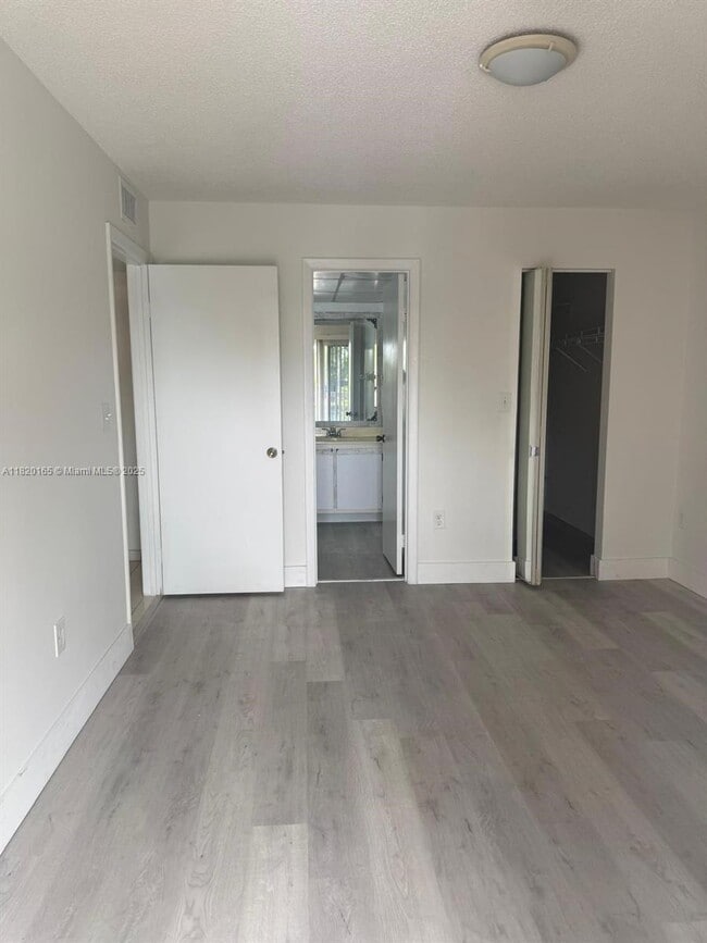Foto del edificio - 4760 NW 102nd Ave