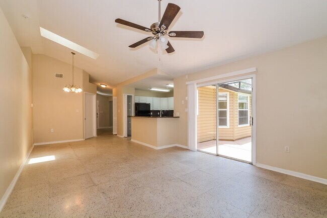 Foto del edificio - 5010 Lighterwood Ct