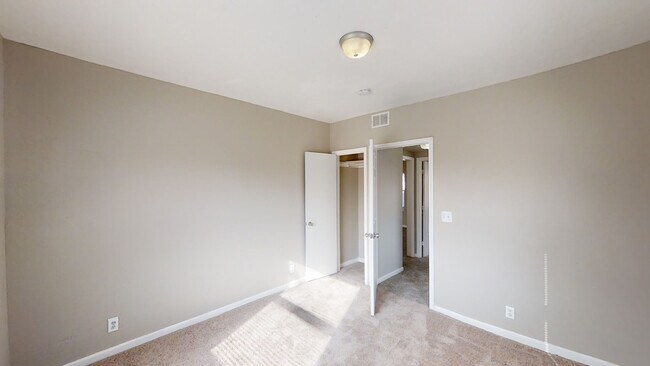 Building Photo - 2128 E 38th St