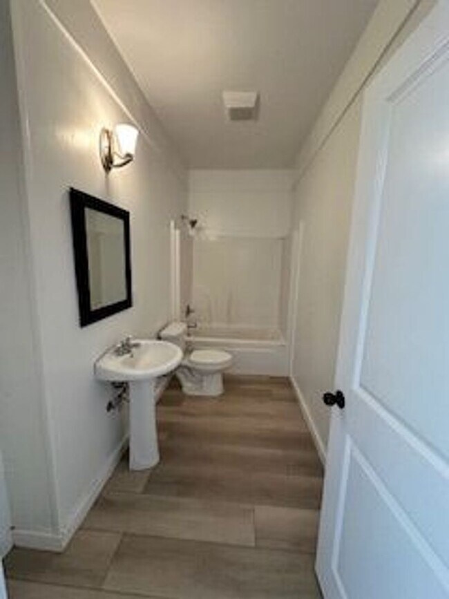 Building Photo - 1 BED 1 BATH IN ABBEVILLE