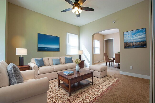 Foto del edificio - Spacious and CLEAN 2 Bedroom / 1 Bath Home...