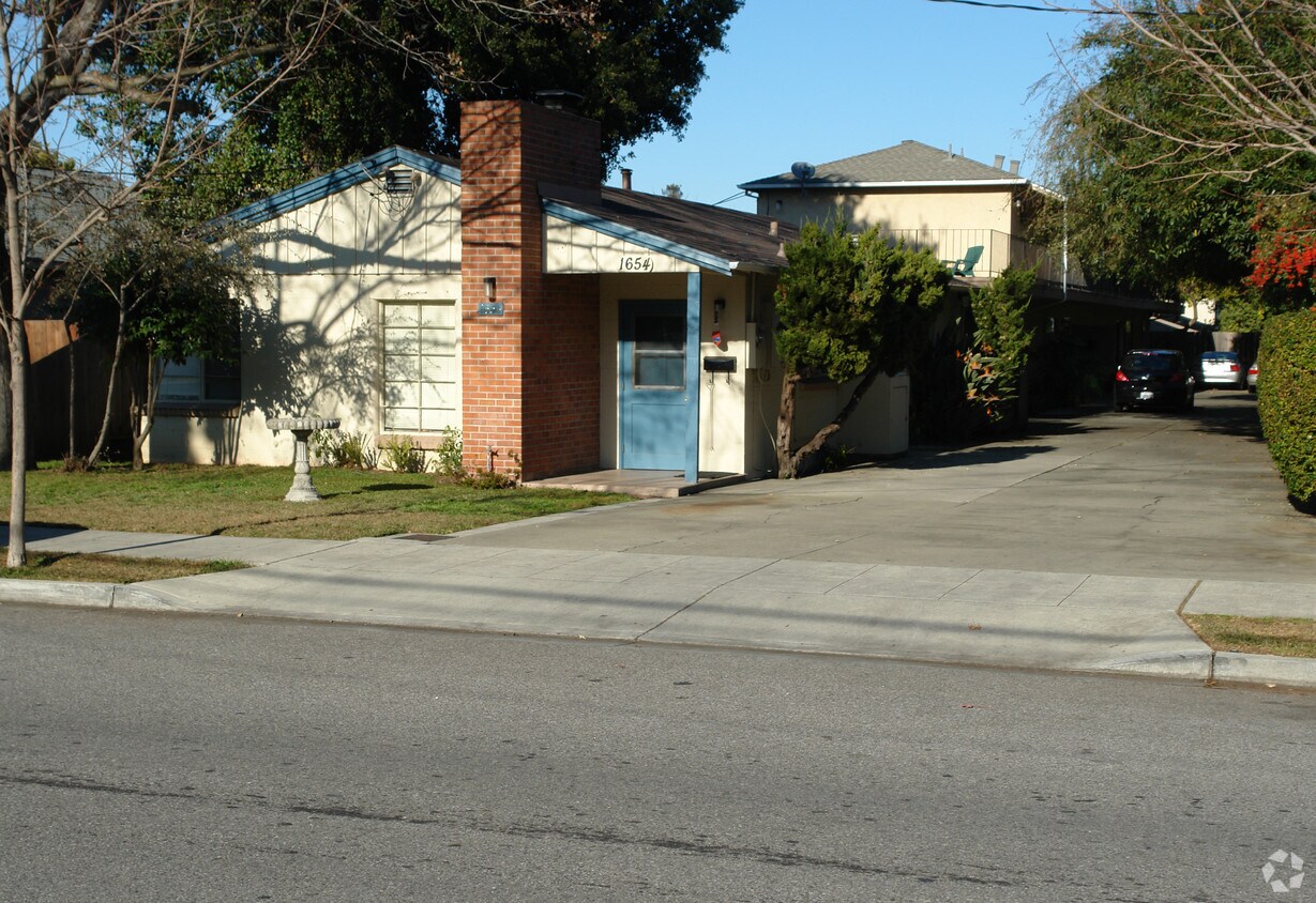 Primary Photo - 1654 Latham St