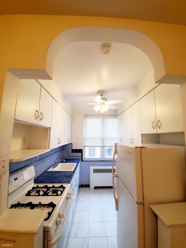 Building Photo - 3 br, 2 bath House - 6753 Clyde St 1