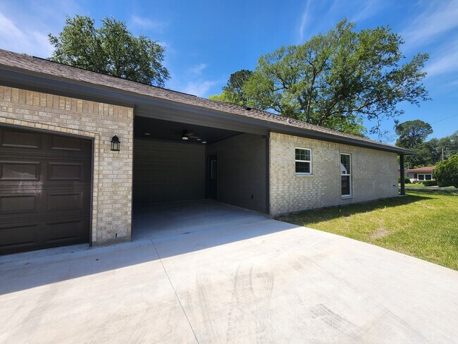 Foto del edificio - 2705 Goliad St