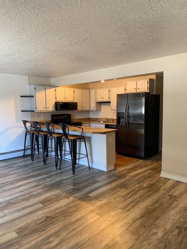 Primary Photo - Great 1 bedroom in Dillon Valley! 2200/month.