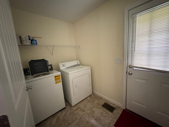 Foto del edificio - 1381 Bunker Hill Rd
