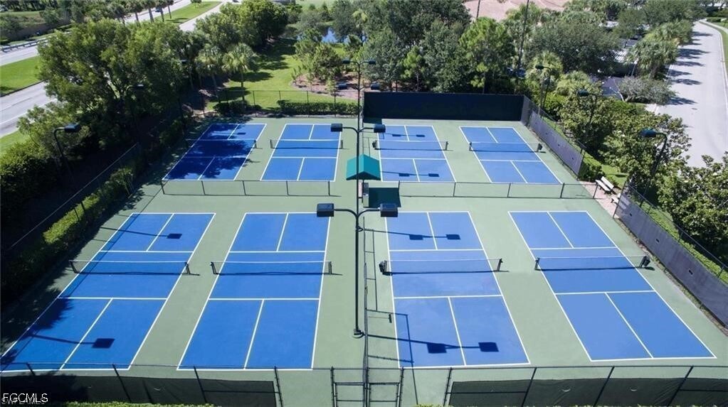 Foto del edificio - 10121 Colonial Country Club Blvd