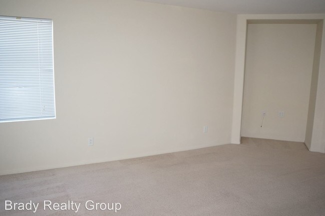 Foto del edificio - 778 Holland Heights Ave