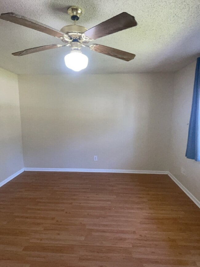 Building Photo - Charming 3 Bedroom 2 Bath Home 628 S. Hampton Dr.