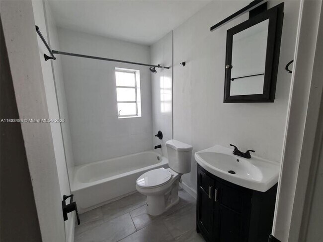 Foto del edificio - 2 bedroom in Miami FL 33138