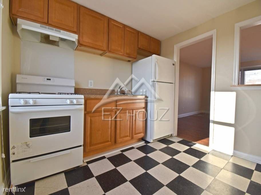 Primary Photo - 2 br, 1 bath Apartment - 7507 Lange Street,B