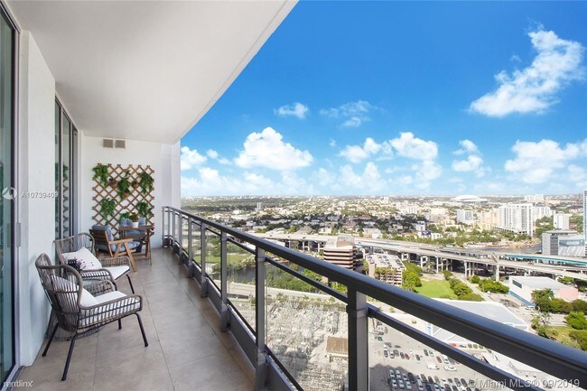Foto del edificio - 2 br, 2 bath  - IVY CONDO