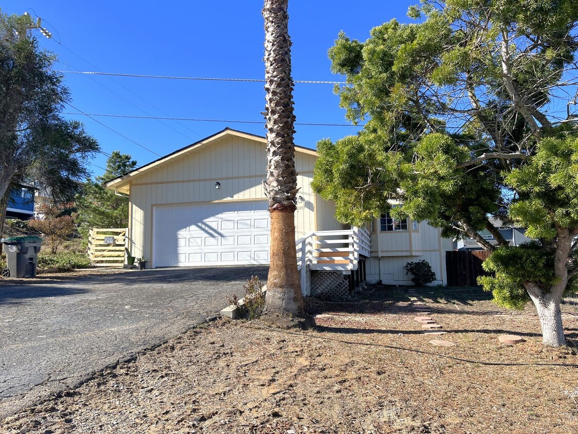 Primary Photo - Great location - Spacious Home in Los Osos