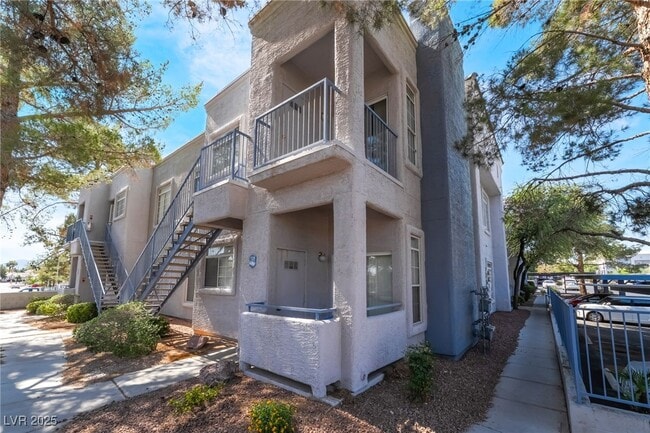 Building Photo - 2201 Ramsgate Dr