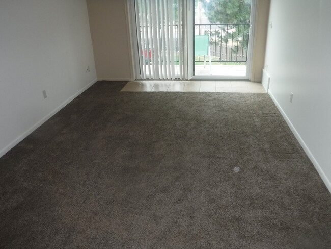 Living Room With Balcony - 323 S Walnut St