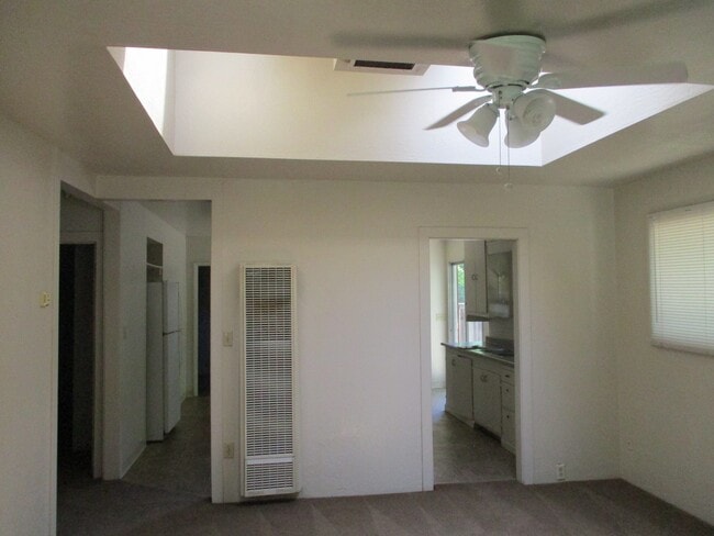 Building Photo - 247 W 2nd Ave