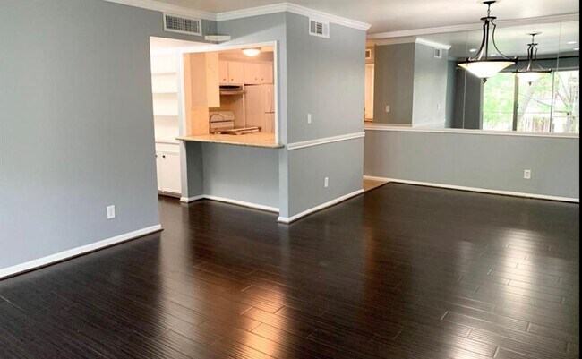 Foto del edificio - 6483 Bayou Glen Rd