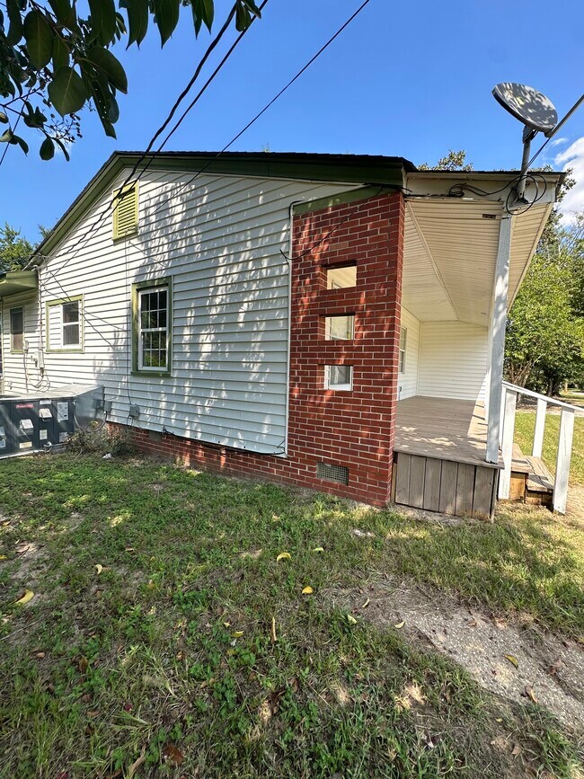 Building Photo - 600 McLendon Ave