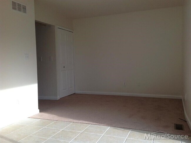 Building Photo - 2397 Bradford Ct