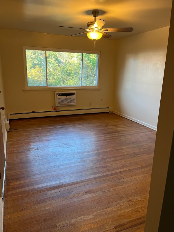 Primary Photo - 17 Oak Pl