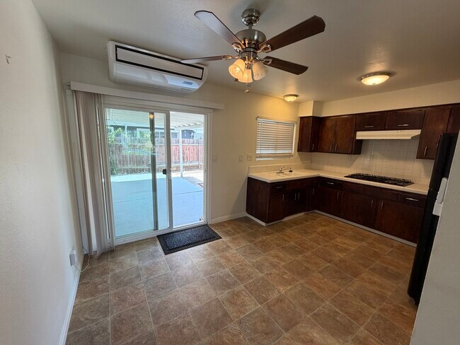 Foto del edificio - 6305 Acorn St