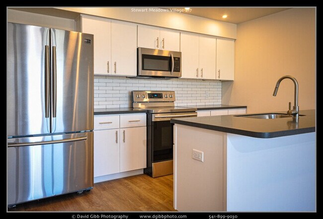 Foto del edificio - One bed, One bath Luxury Apartment at Stewart Meadows - Available June