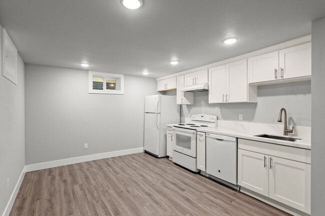 Building Photo - 5535 SE 57th Ave