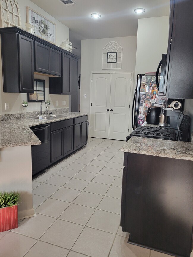Foto del edificio - 1608 Pinecrest Dr