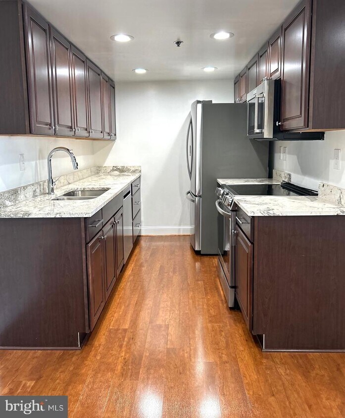 Foto principal - 5911 Edsall Rd