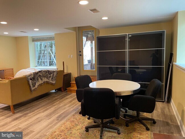 Foto del edificio - 115 W 5th St