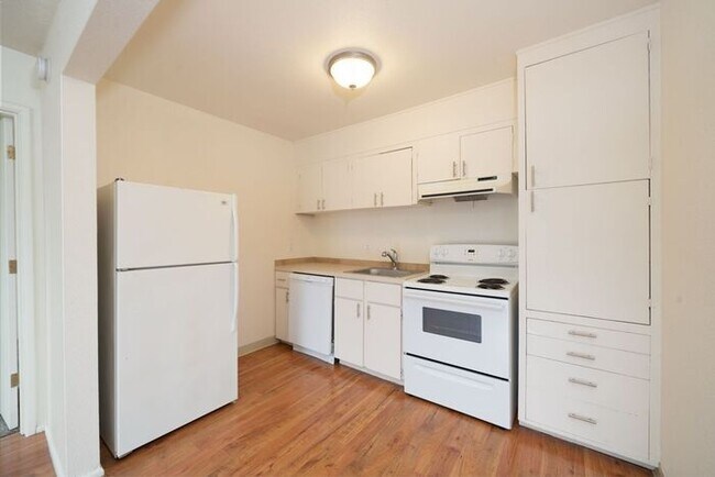 Foto del edificio - 1 bedroom available now!! Mid town!