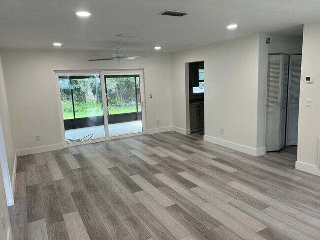 Foto del edificio - 968 Salzedo Ave