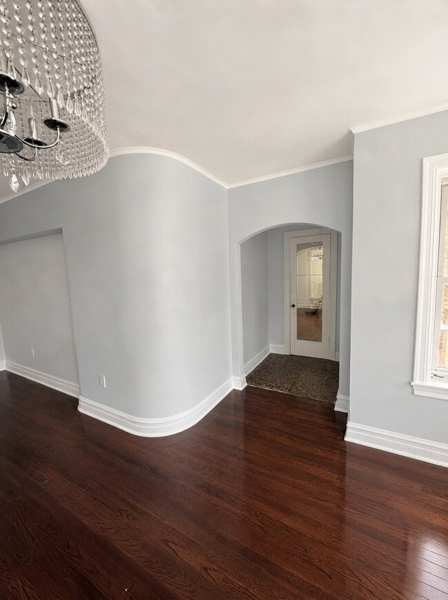 Building Photo - 4718 W Wrightwood Ave