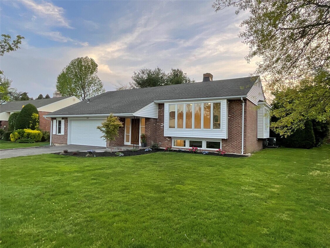 Primary Photo - 289 Birch Dr