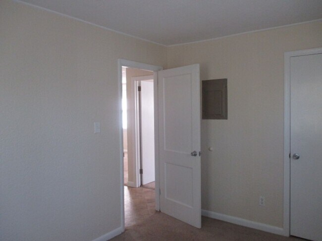 Foto del edificio - Nice two bedroom one bath duplex that is c...