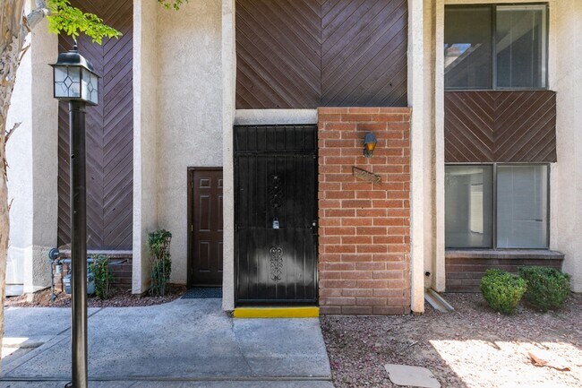 Building Photo - 2127 Pine Breeze Ln