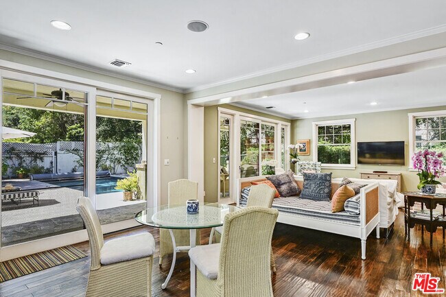 Building Photo - 1430 Bonnell Dr