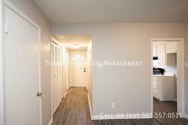 Building Photo - 2102 Fendley Dr