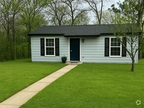 Building Photo - 1401 Cedar St