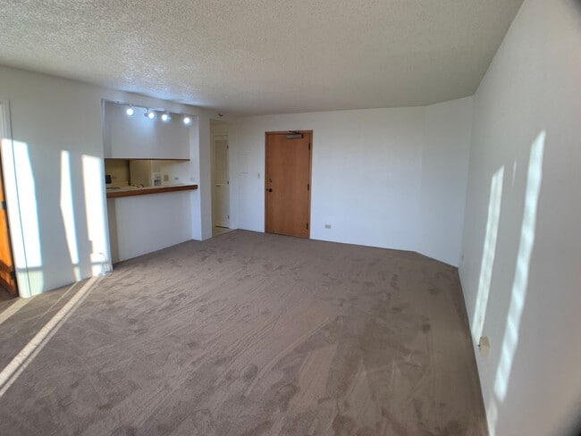 Building Photo - Honolulu (Salt Lake) - Plaza Landmark - 1 bedrooms with washer/dryer and 1 parking