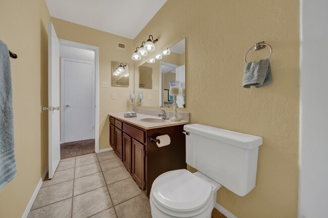 Interior Photo - Vista Ventana