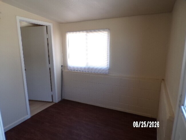 Foto del edificio - 45321/45323 28th St East