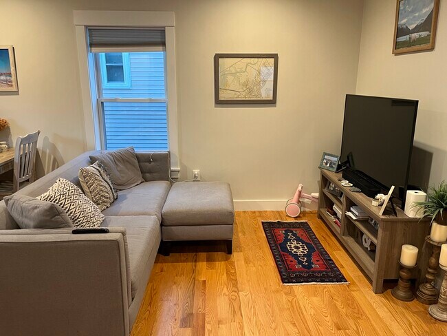 Building Photo - 39 Montrose St