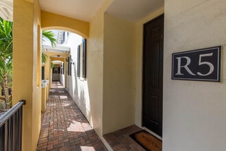 Building Photo - 1970 S Dixie Hwy